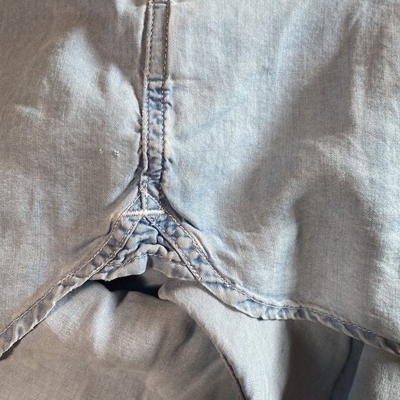 SO brand perfect shirt relaxed fit chambray button down shirt size medium - Picture 4 of 10